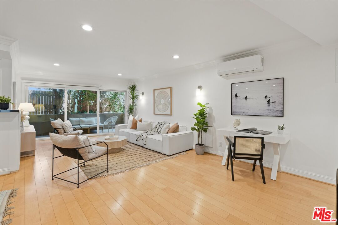 11646 Chenault St Unit: 9