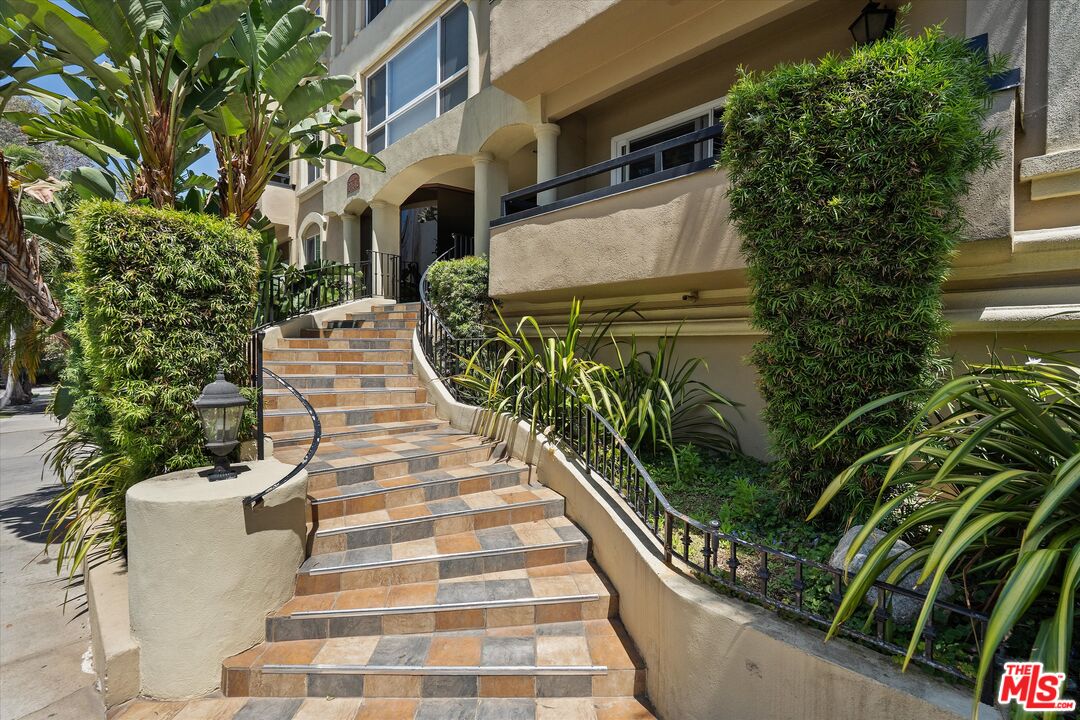 11646 Chenault St Unit: 9