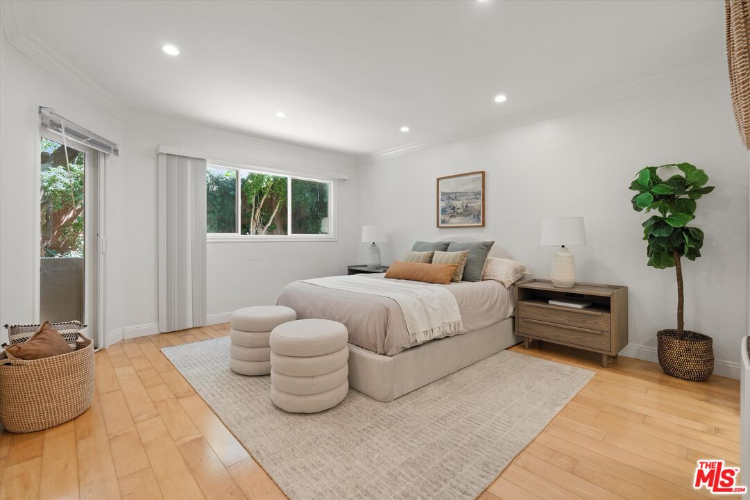 11646 Chenault St Unit: 9