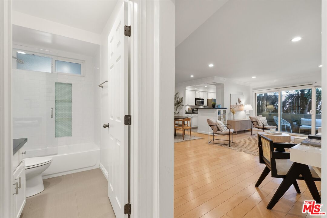 11646 Chenault St Unit: 9
