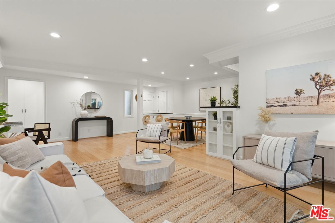 11646 Chenault St Unit: 9