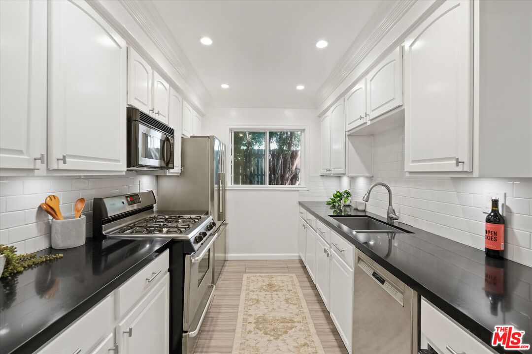 11646 Chenault St Unit: 9