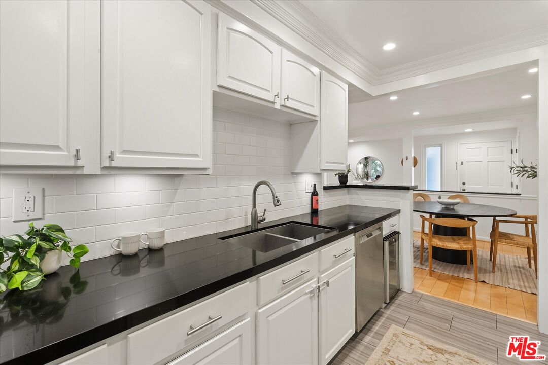 11646 Chenault St Unit: 9