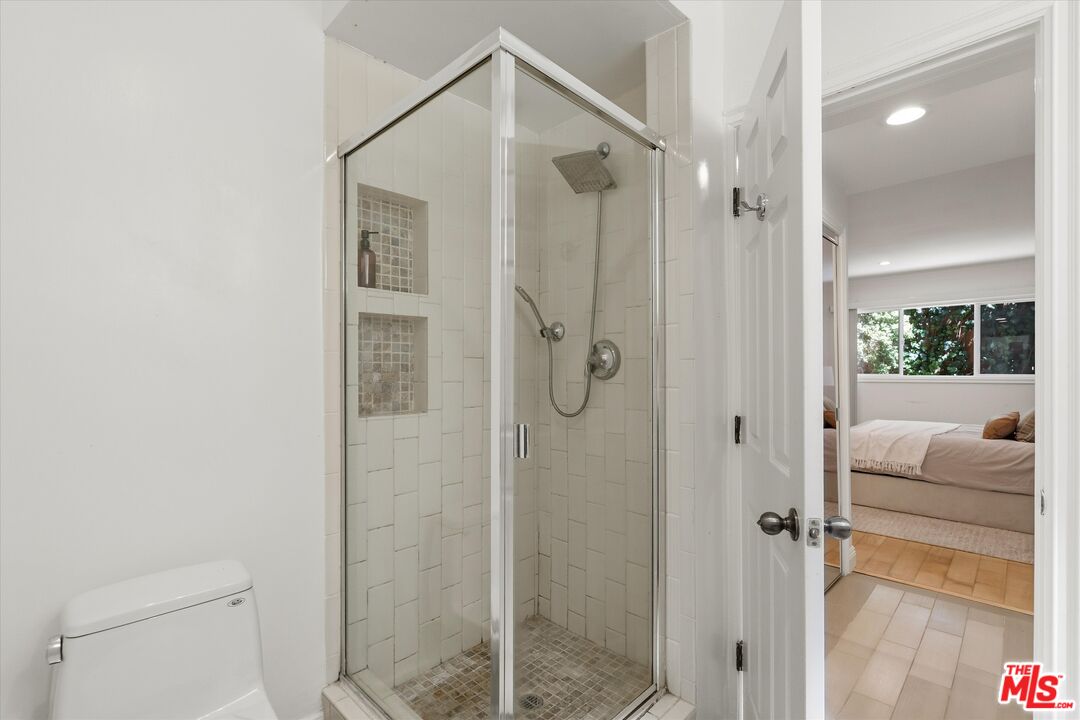 11646 Chenault St Unit: 9