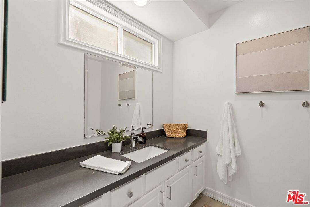 11646 Chenault St Unit: 9