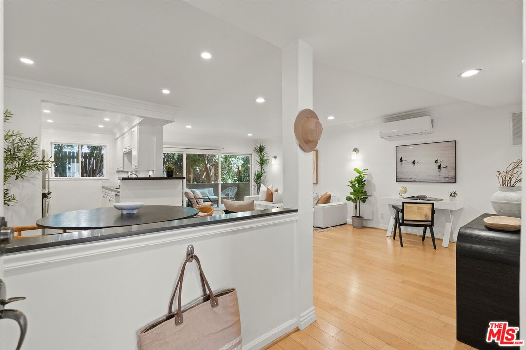 11646 Chenault St Unit: 9