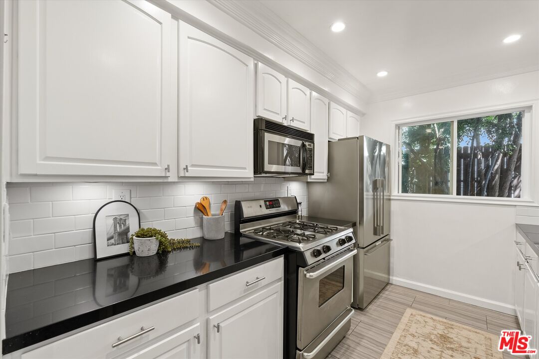 11646 Chenault St Unit: 9