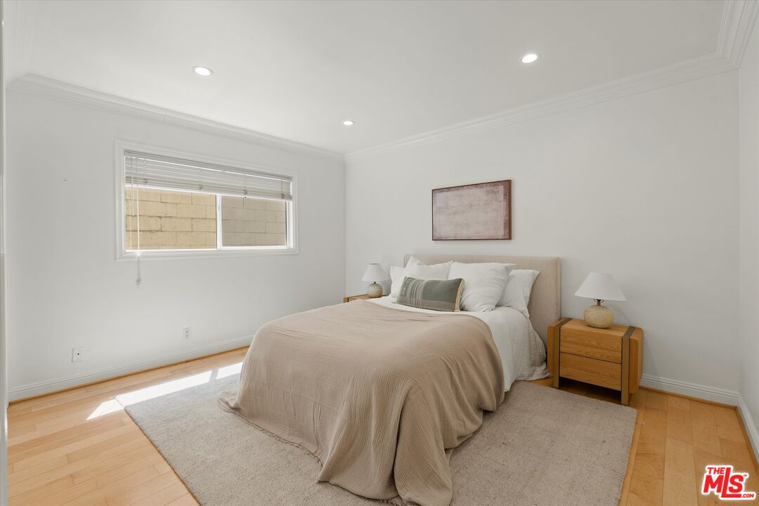 11646 Chenault St Unit: 9