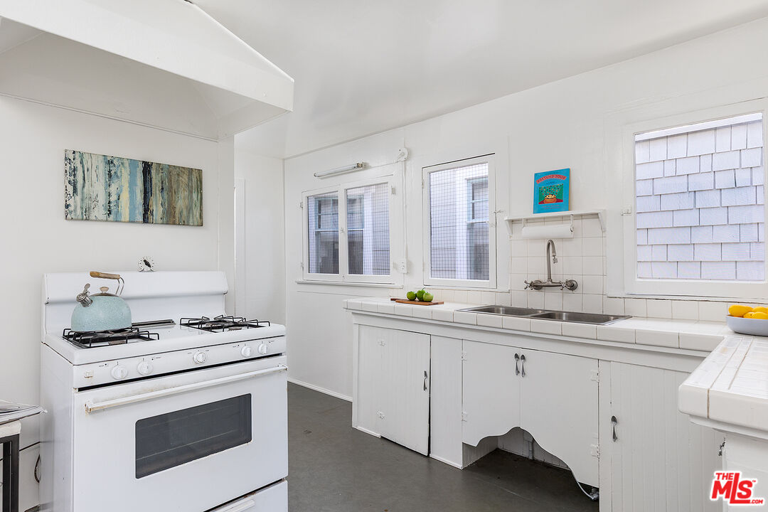 138 Wadsworth Ave