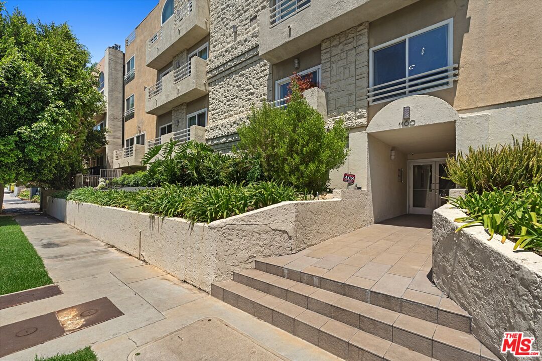 1160 Granville Ave Unit: 108