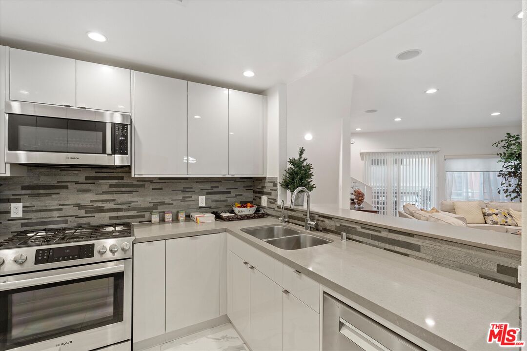 1160 Granville Ave Unit: 108