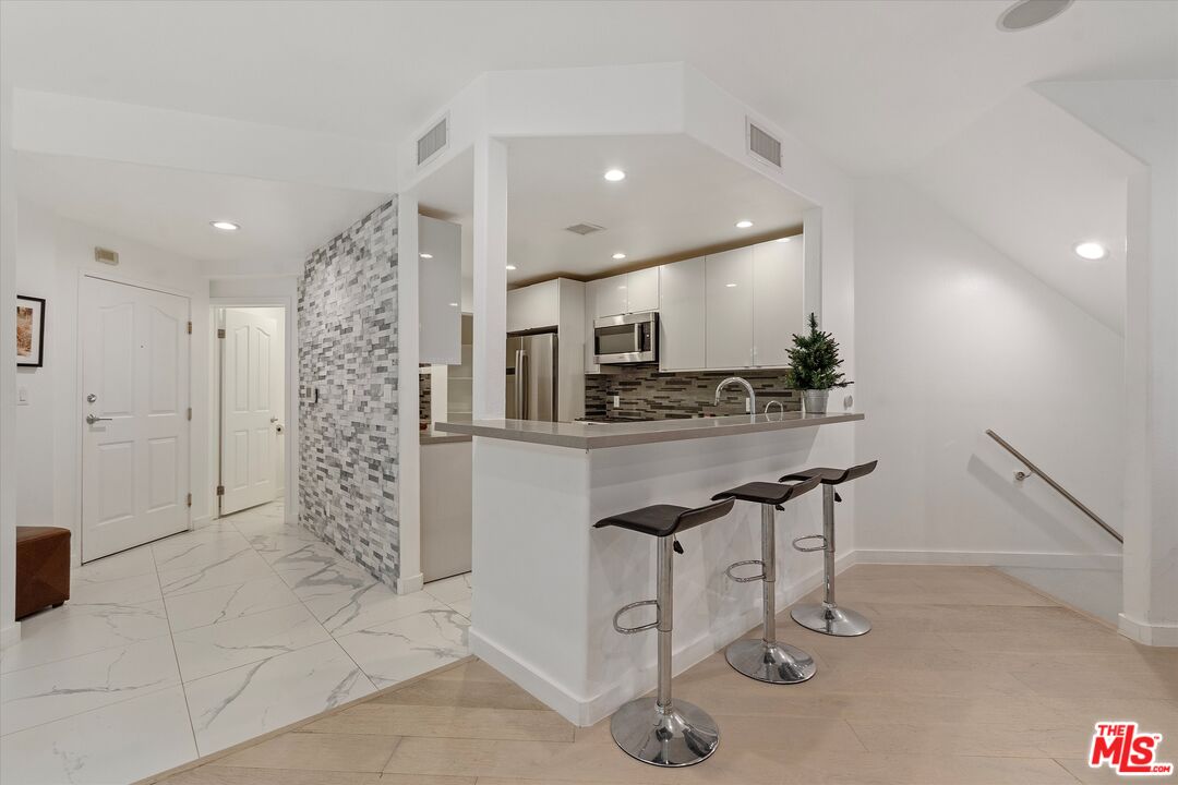 1160 Granville Ave Unit: 108