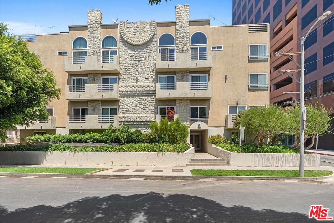 1160 Granville Ave Unit: 108