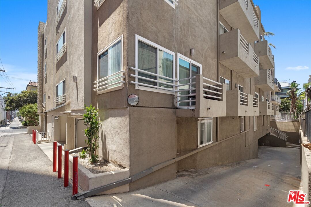 1160 Granville Ave Unit: 108