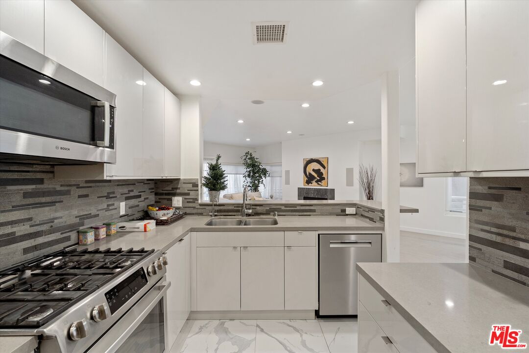 1160 Granville Ave Unit: 108