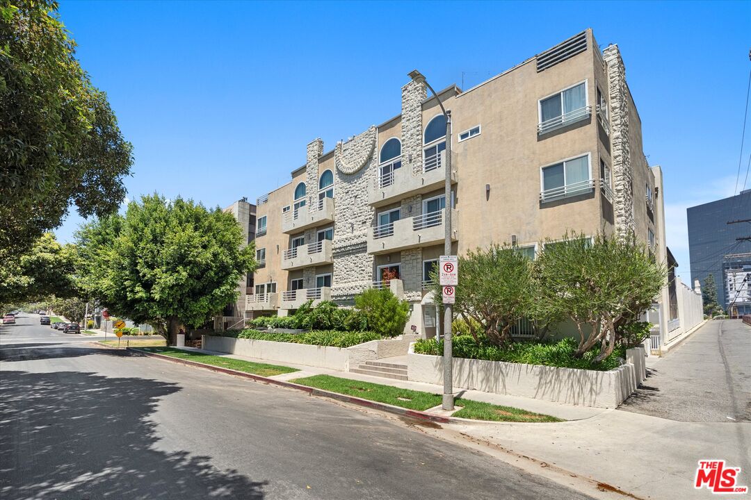1160 Granville Ave Unit: 108
