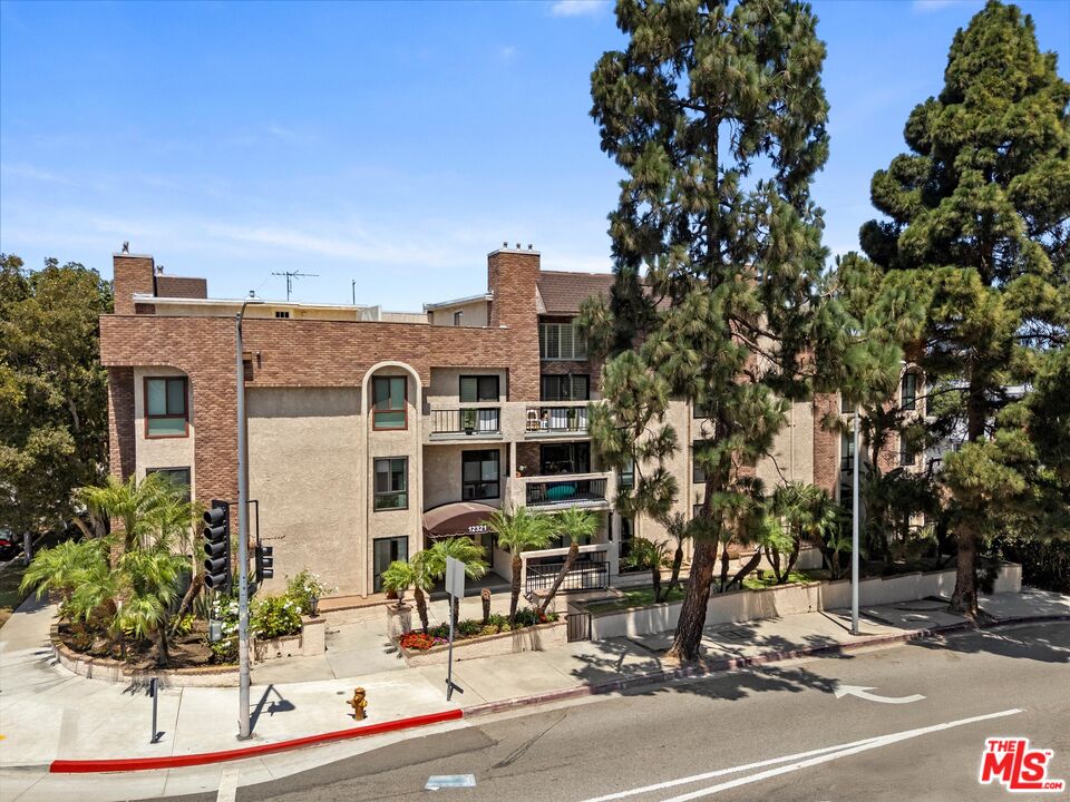 12321 Ocean Park Blvd Unit: 2