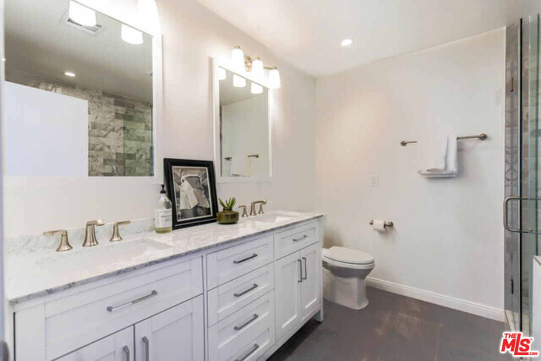 1240 S Corning St Unit: 305