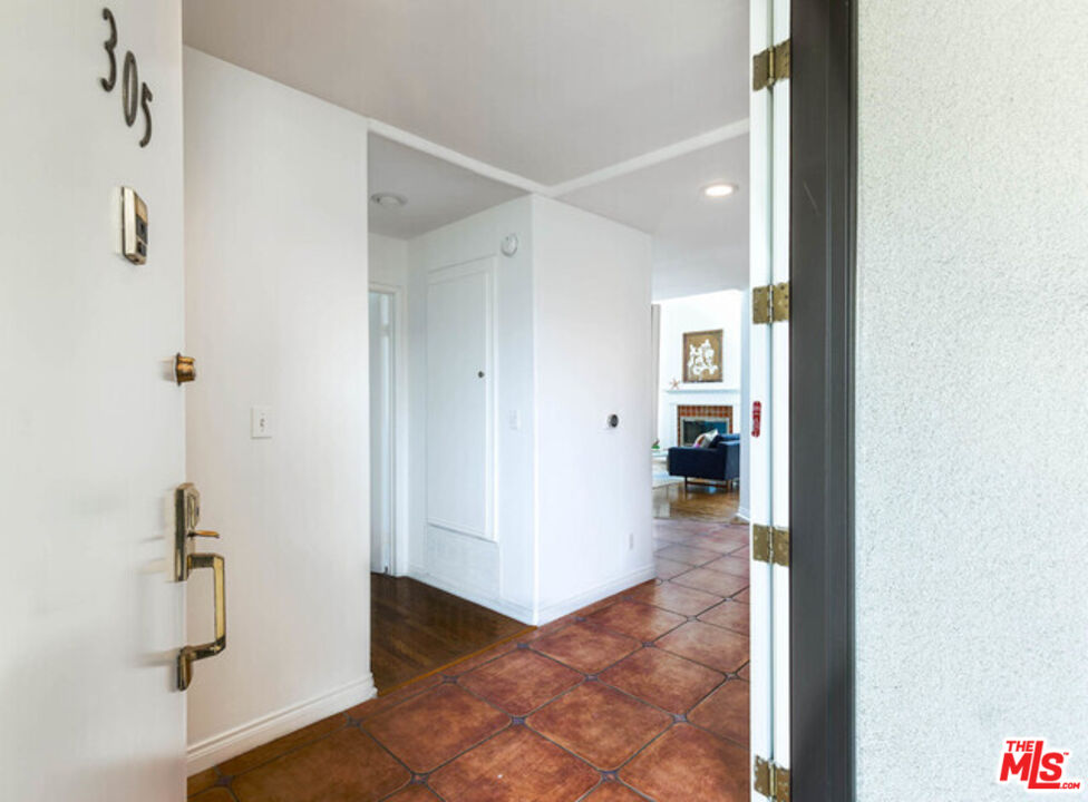 1240 S Corning St Unit: 305