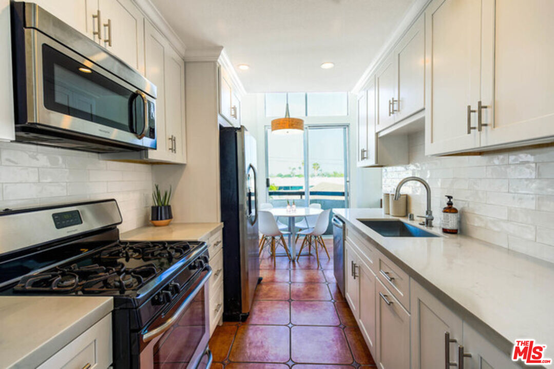 1240 S Corning St Unit: 305