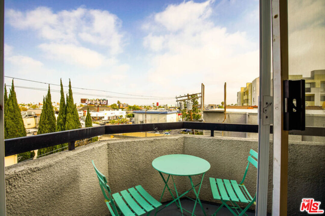 1240 S Corning St Unit: 305