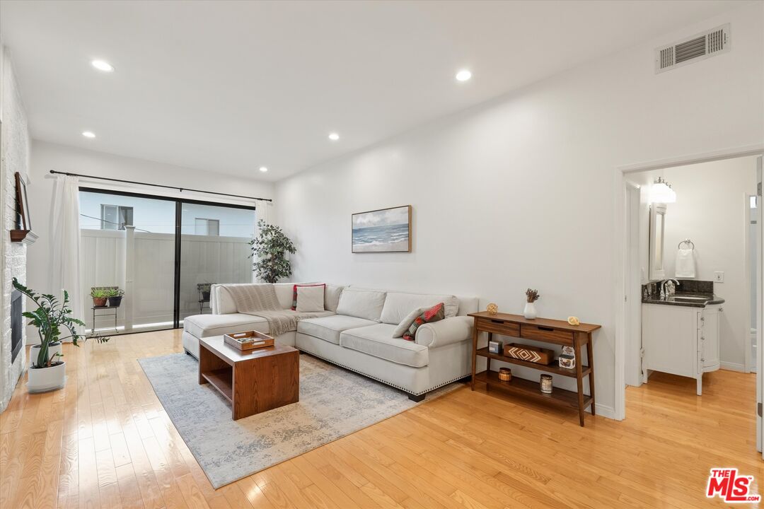 11947 Dorothy St Unit: 203