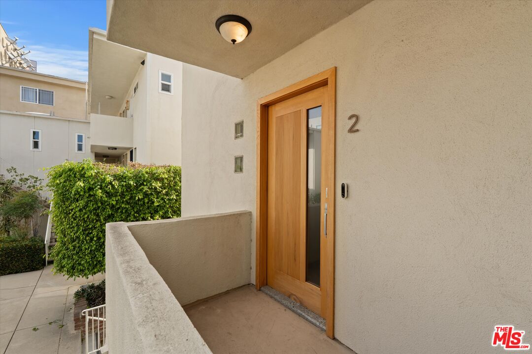 11925 Mayfield Ave Unit: 2
