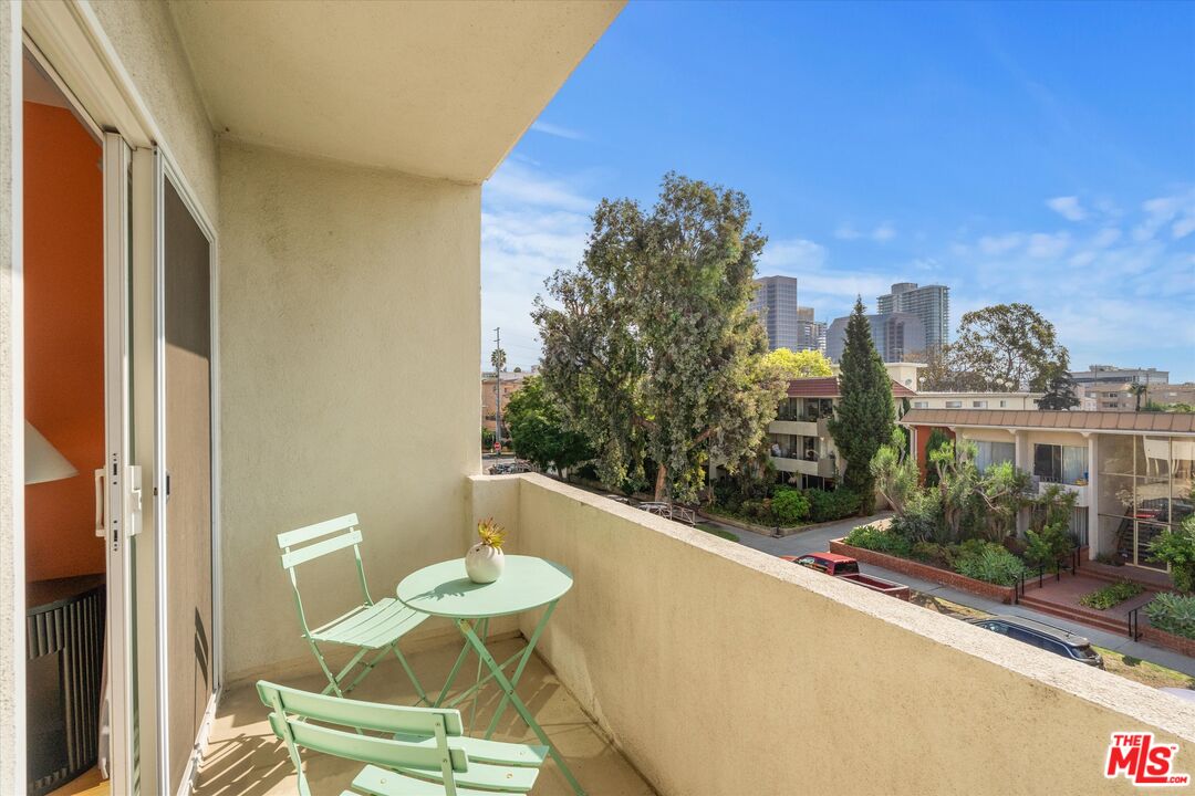 11925 Mayfield Ave Unit: 2