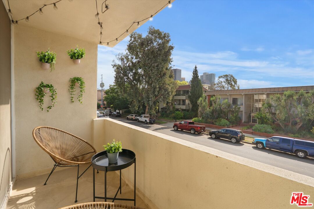 11925 Mayfield Ave Unit: 2