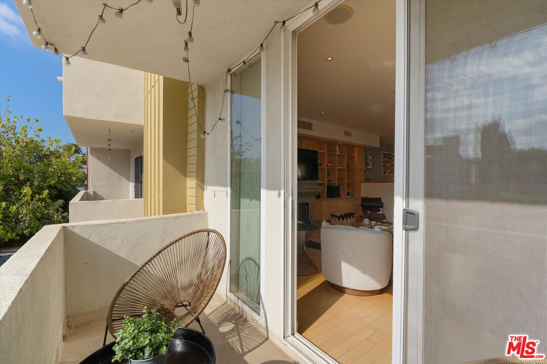 11925 Mayfield Ave Unit: 2