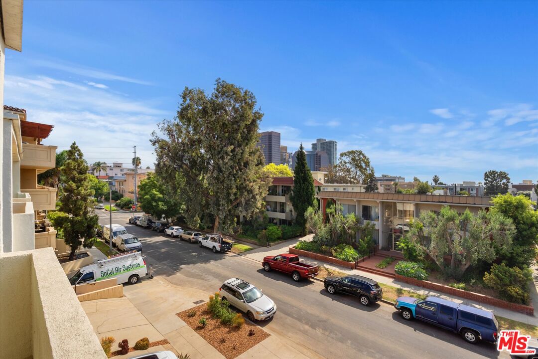 11925 Mayfield Ave Unit: 2