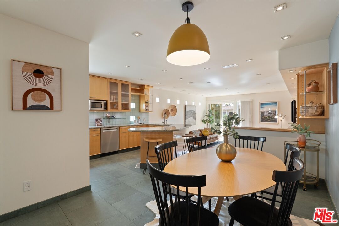 11925 Mayfield Ave Unit: 2