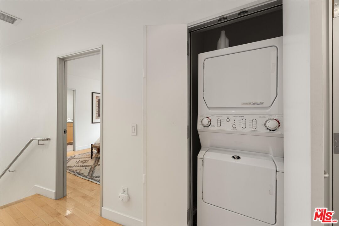 11925 Mayfield Ave Unit: 2
