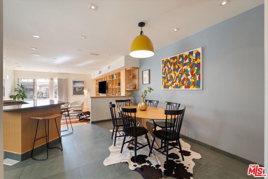 11925 Mayfield Ave Unit: 2