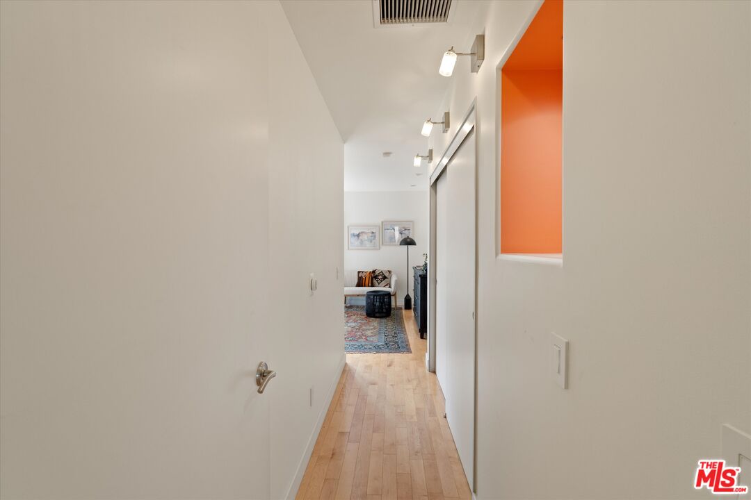 11925 Mayfield Ave Unit: 2