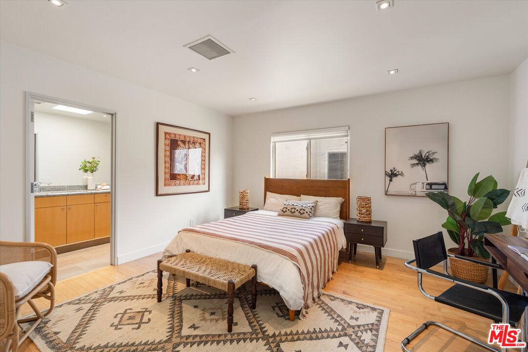 11925 Mayfield Ave Unit: 2