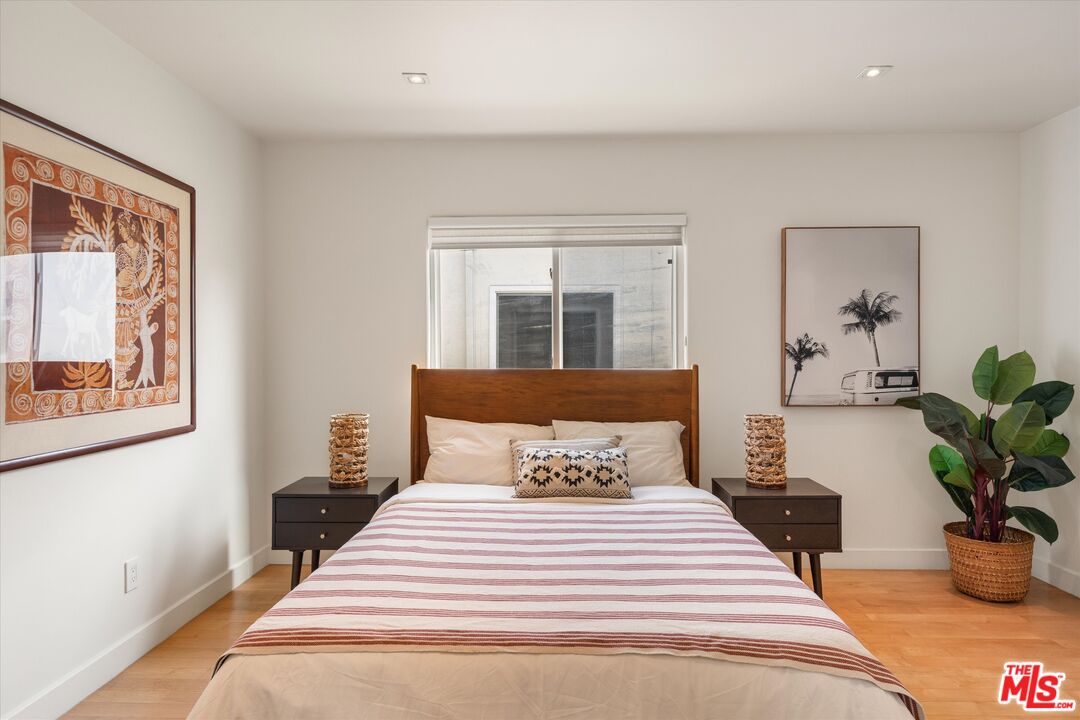 11925 Mayfield Ave Unit: 2