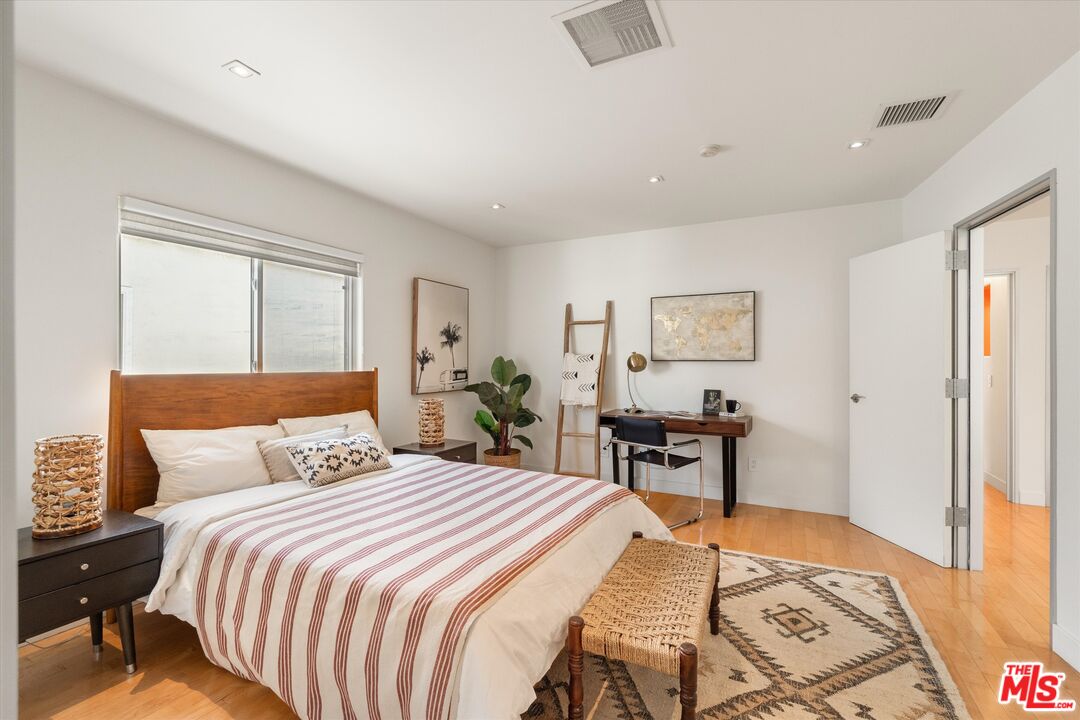 11925 Mayfield Ave Unit: 2
