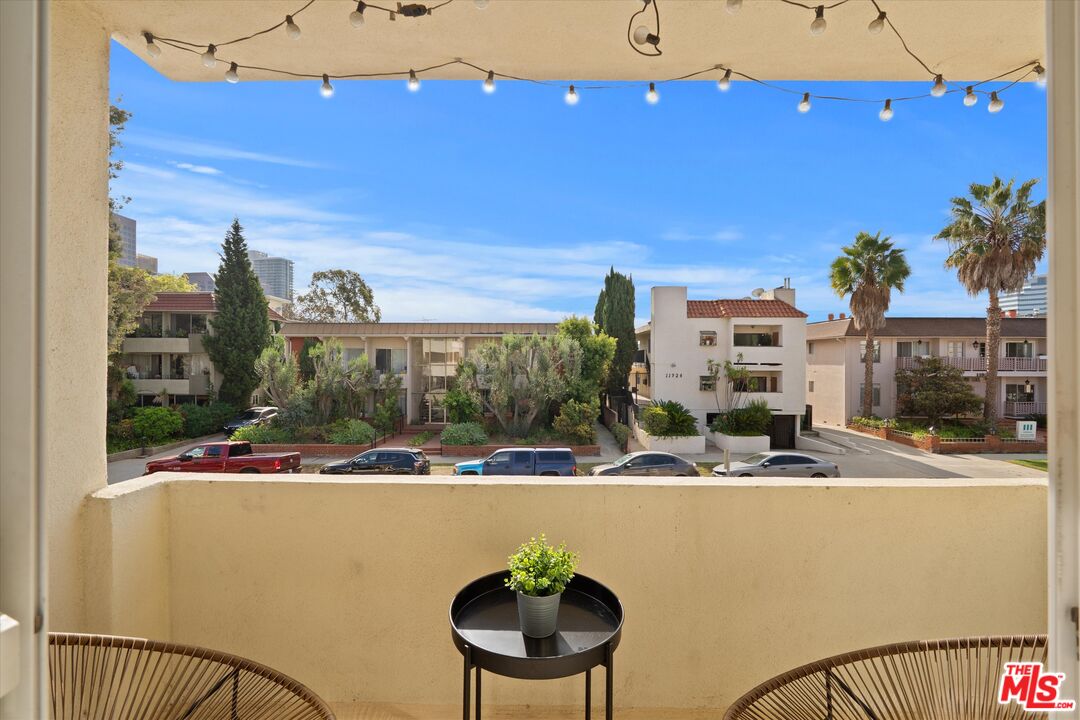 11925 Mayfield Ave Unit: 2