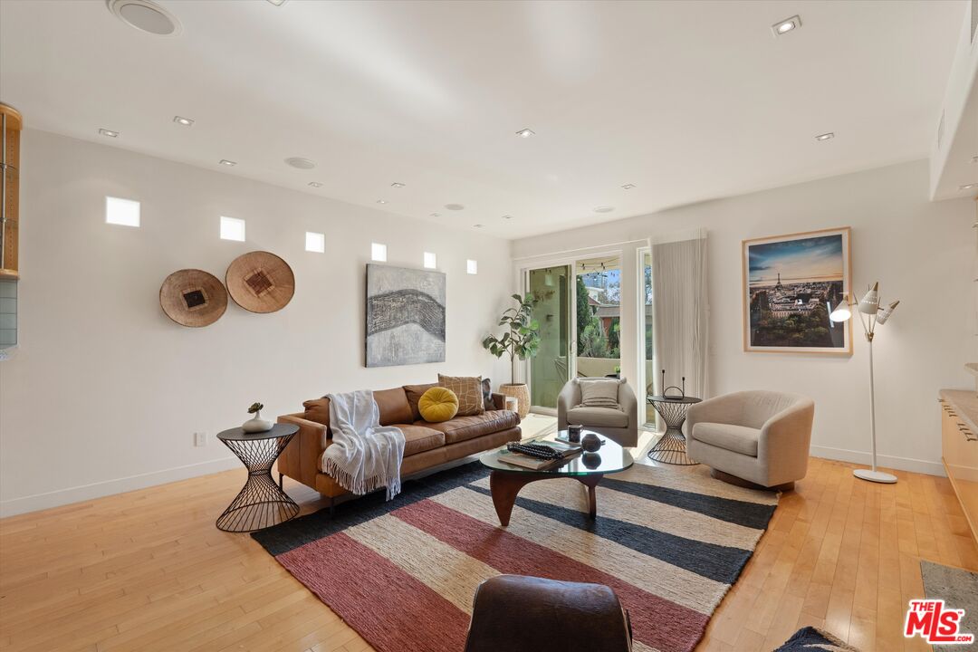 11925 Mayfield Ave Unit: 2