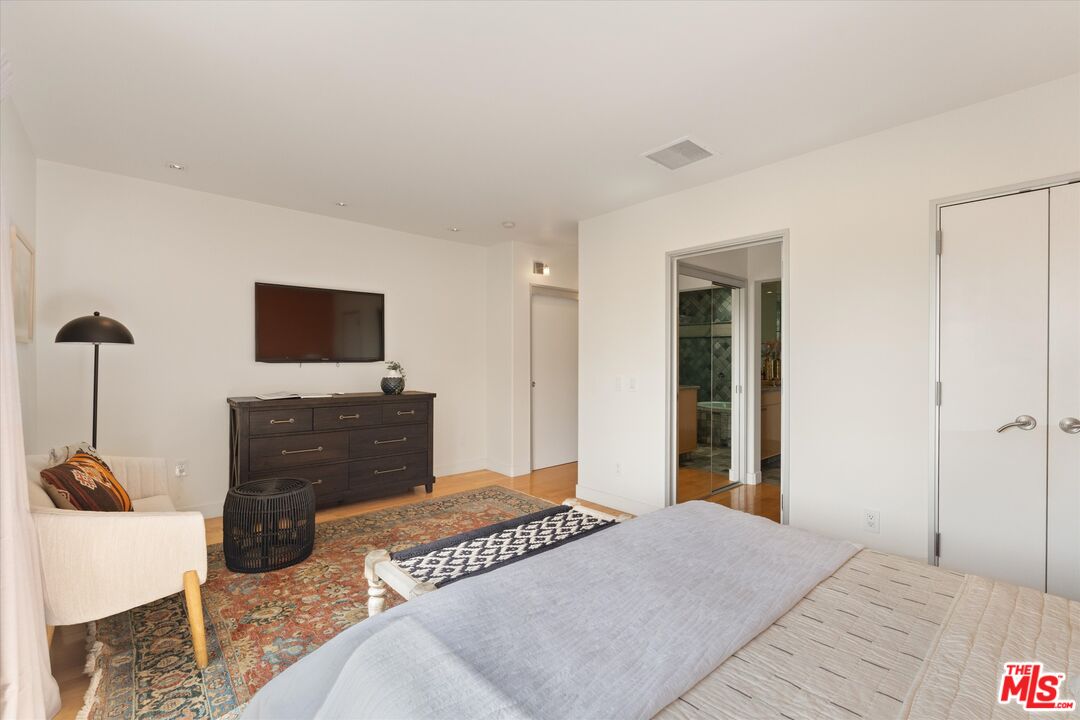 11925 Mayfield Ave Unit: 2