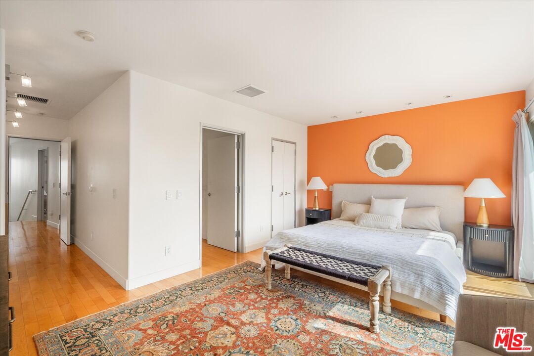 11925 Mayfield Ave Unit: 2