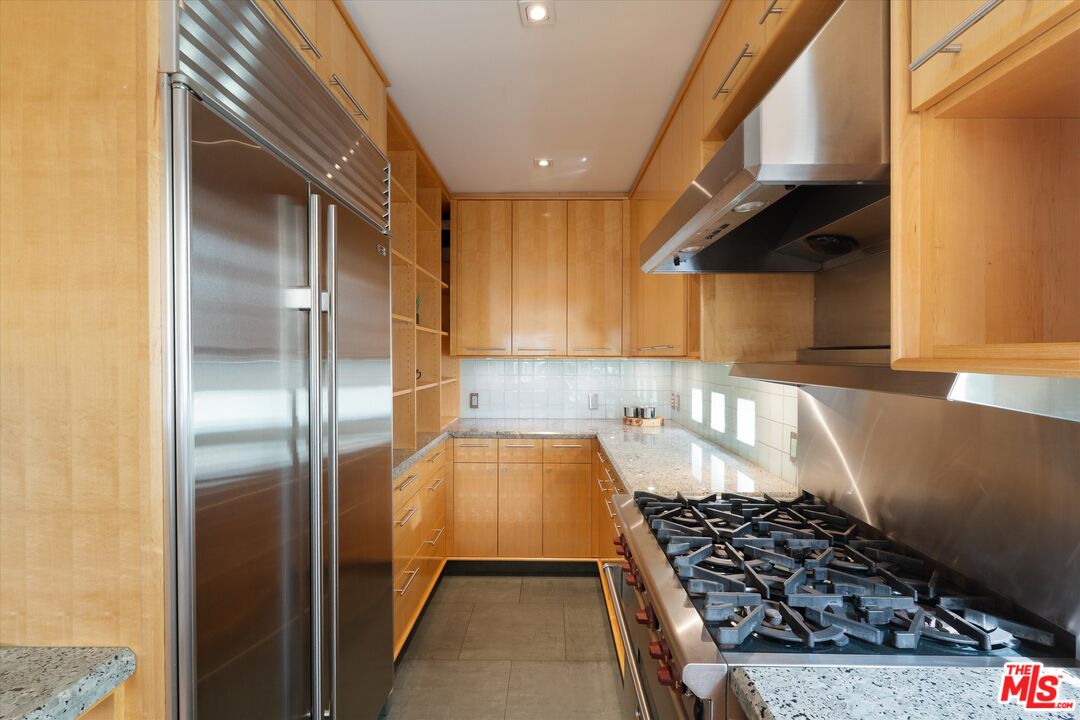 11925 Mayfield Ave Unit: 2