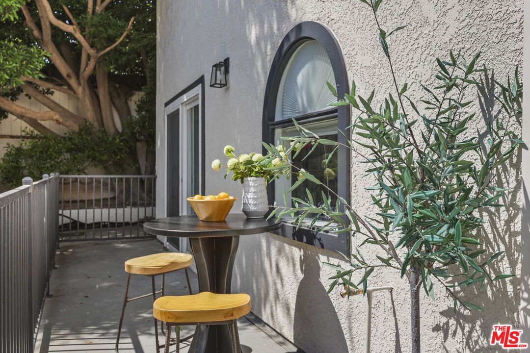 2677 Centinela Ave Unit: 203