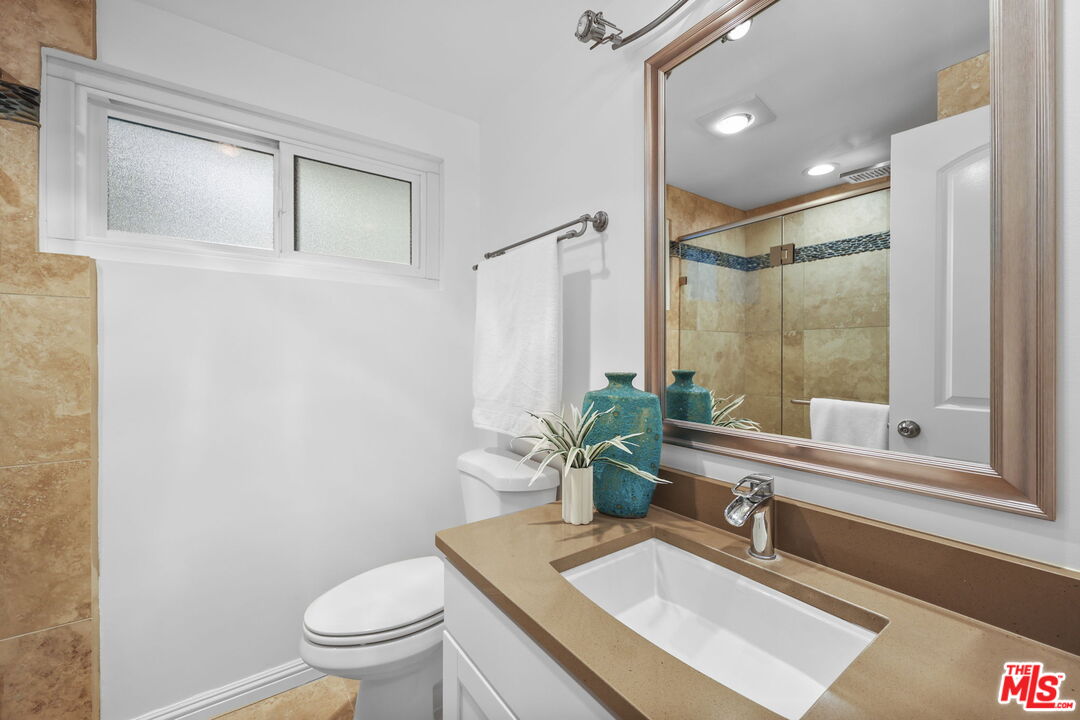 2677 Centinela Ave Unit: 203