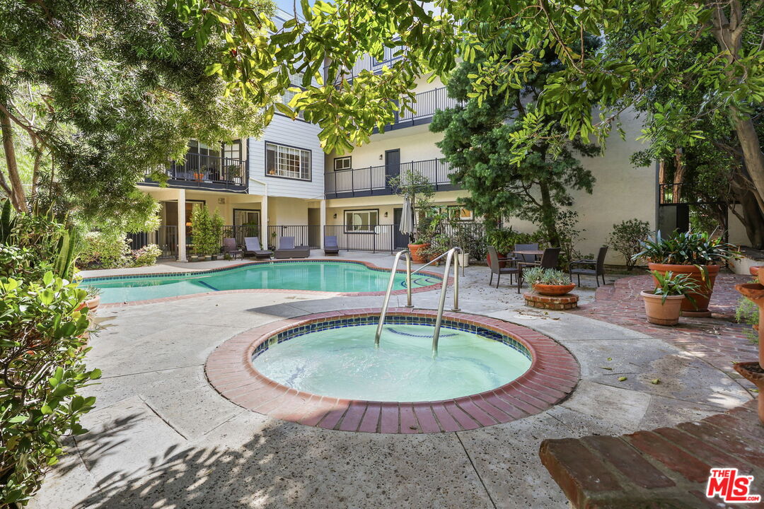 2677 Centinela Ave Unit: 203