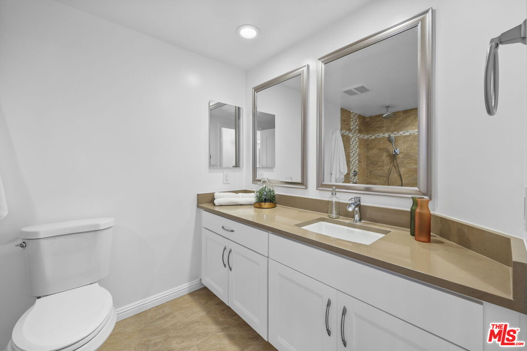 2677 Centinela Ave Unit: 203