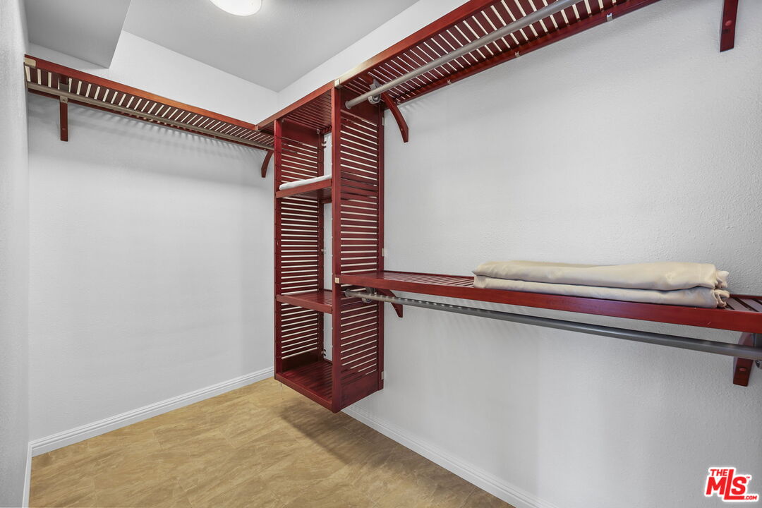 2677 Centinela Ave Unit: 203