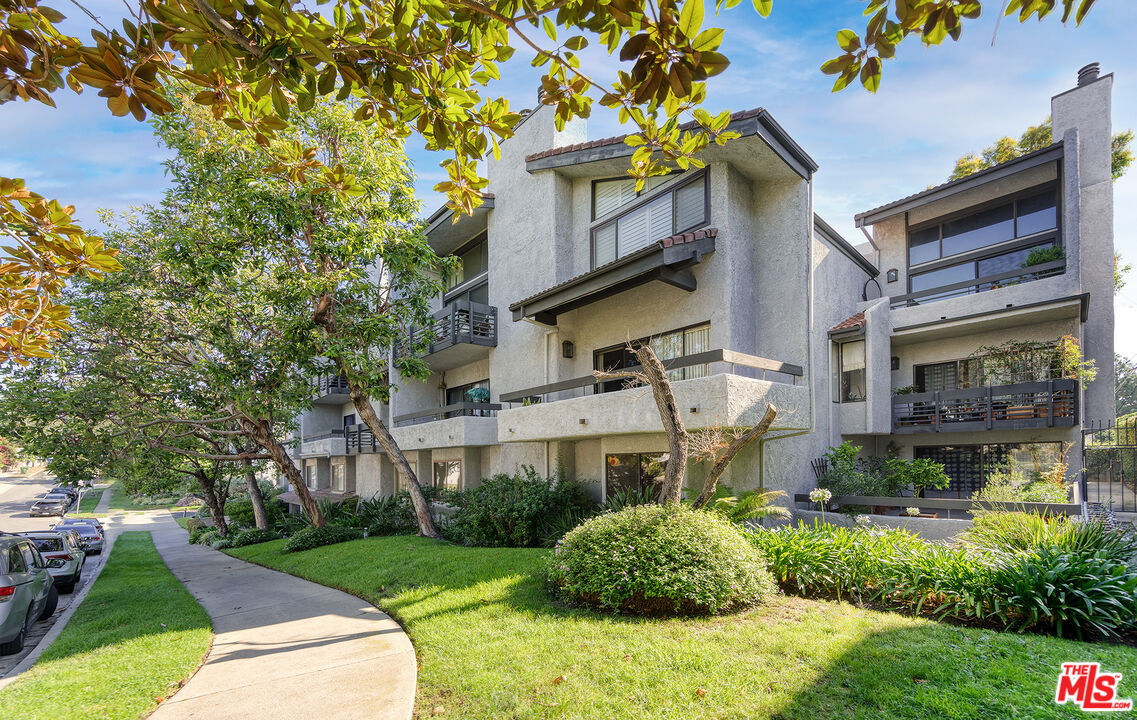 1920 Pandora Ave Unit: 8