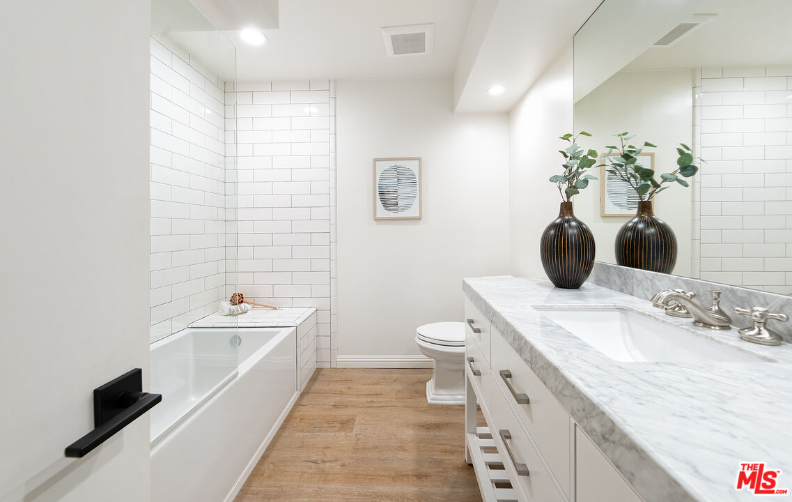 1920 Pandora Ave Unit: 8